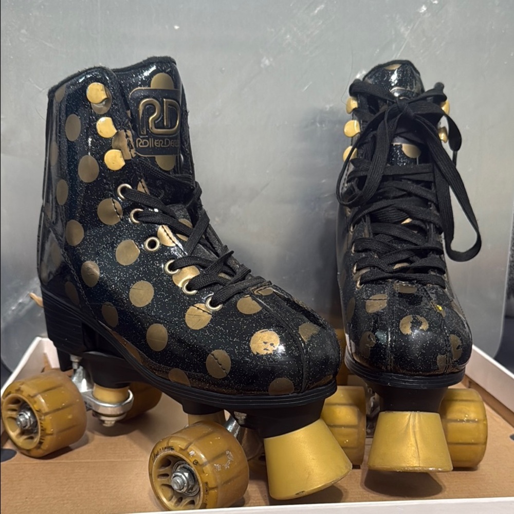 Roller Derry Skate Black and Gold Shoes with Stylish Design